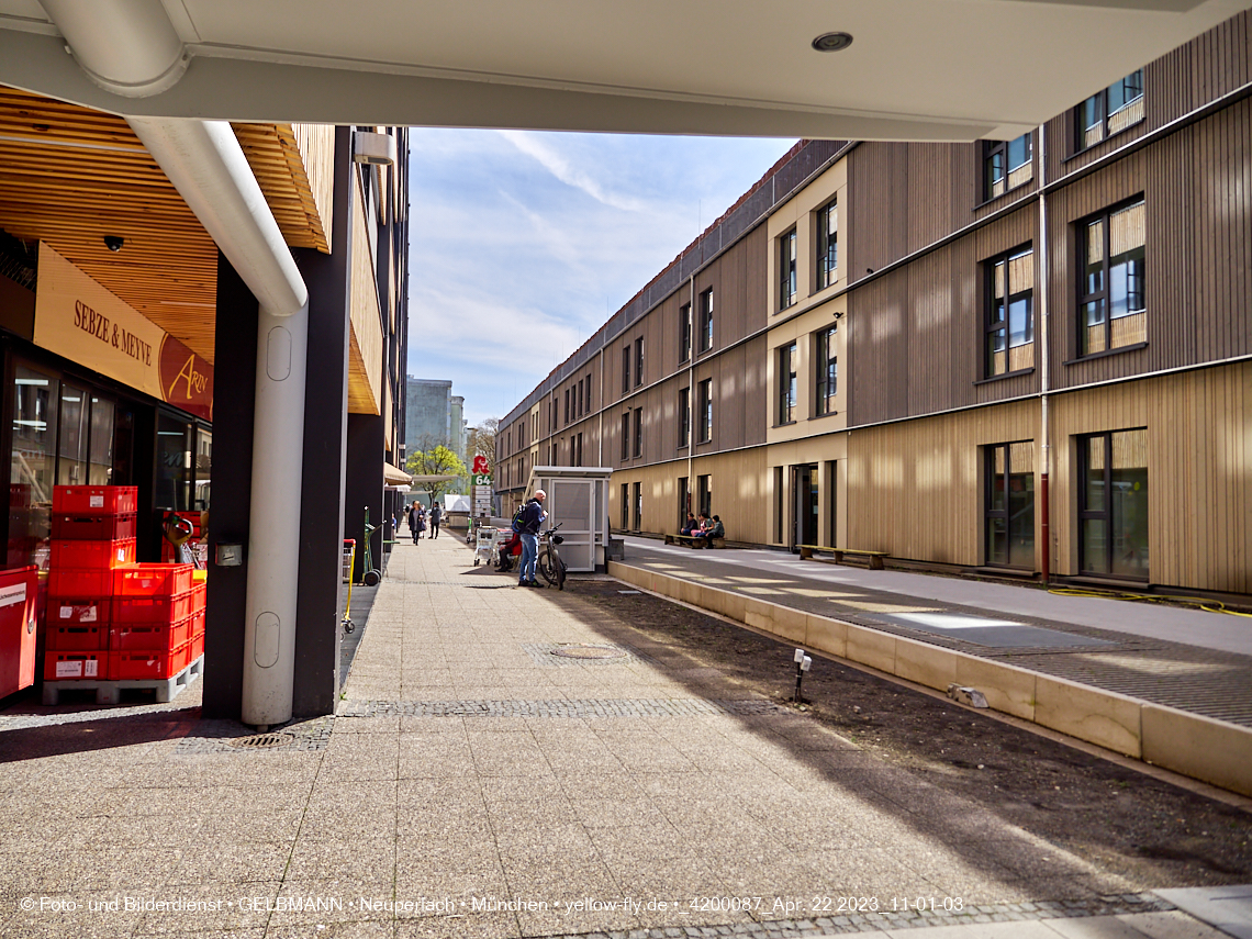 22.04.2023 - Baustelle Montessori Schule im Plettzentrum in Neuperlach